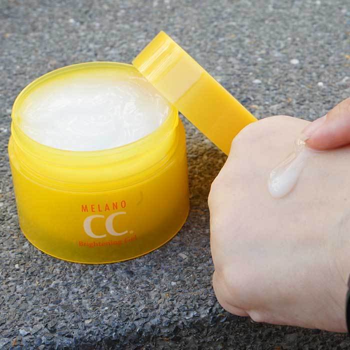 kem-duong-trang-da-melano-cc-brightening-gel-8 Gel Dưỡng CC Melano Brightening Dưỡng Sáng Da Ngăn Ngừa Nám Đốm Nâu 100g | Mặt Hoa Da Phấn