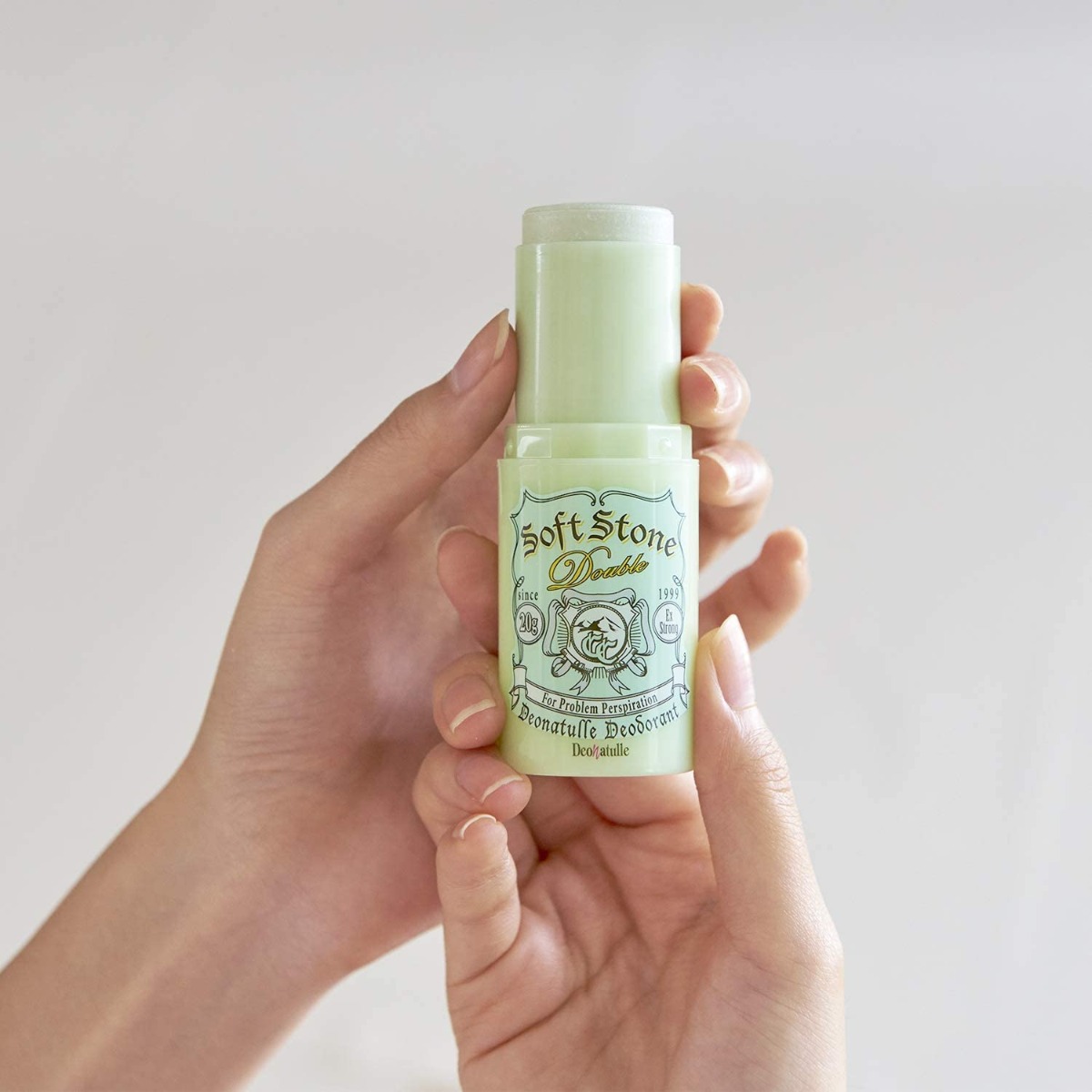Lăn Khử Mùi Deonatulle Soft Stone W Double Deodorant Color Control 20g hiện đã có mặt tại Hasaki
