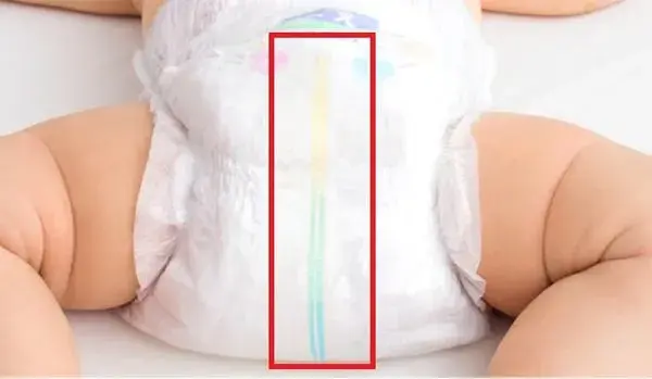 Vạch báo đầy bỉm Merries nằm ở vị trí rất dễ nhận biết và quan sát.