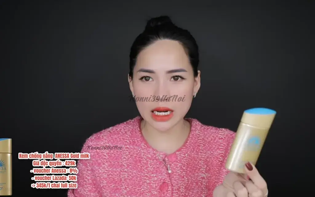 Beauty Blogger Hà Linh đánh giá trải nghiệm sử dụng kem chống nắng của Nhật Anessa Perfect UV.