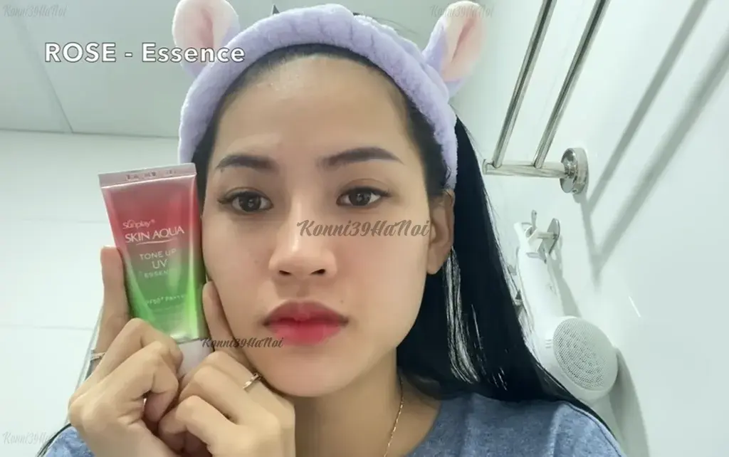 Beauty Blogger Hà Linh chia sẻ trải nghiệm sử dụng kem chống nắng của Nhật Sunplay Skin Aqua Tone Up UV Essence - Rose.