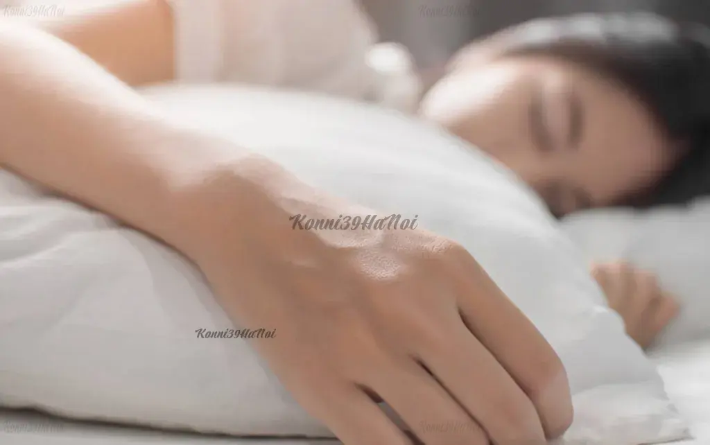 Ngủ đủ giấc, nghỉ ngơi hợp lý giúp quá trình trao đổi chất, hấp thụ dinh dưỡng diễn ra hiệu quả