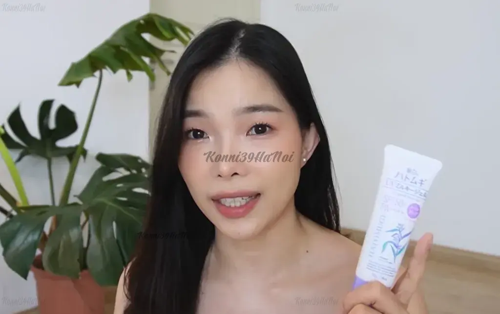 Kênh “Góc của Rư” chia sẻ trải nghiệm sử dụng kem chống nắng của Nhật Reihaku Hatomugi UV Milky Gel.
