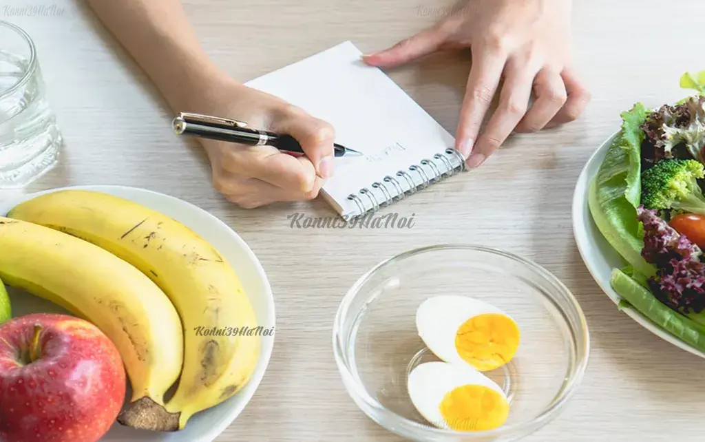 Cố gắng ăn nhiều nhất và thiết kế lịch trình ăn uống khoa học để nhanh chóng tăng cân