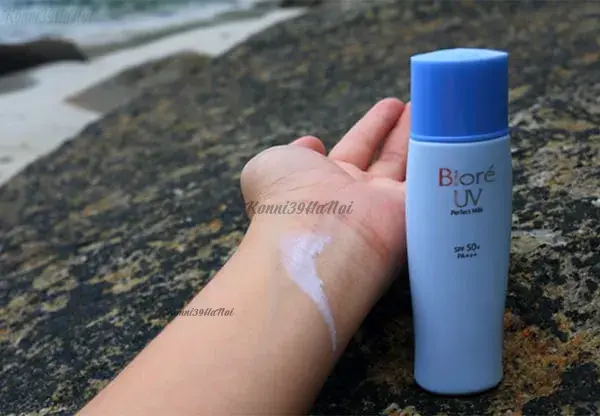 Chất kem sau khi thoa tương đối khô