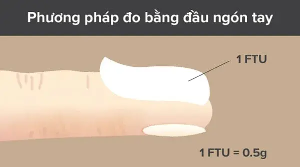 ước lượng kem dưỡng ẩm cần dùng bằng đốt ngón tay