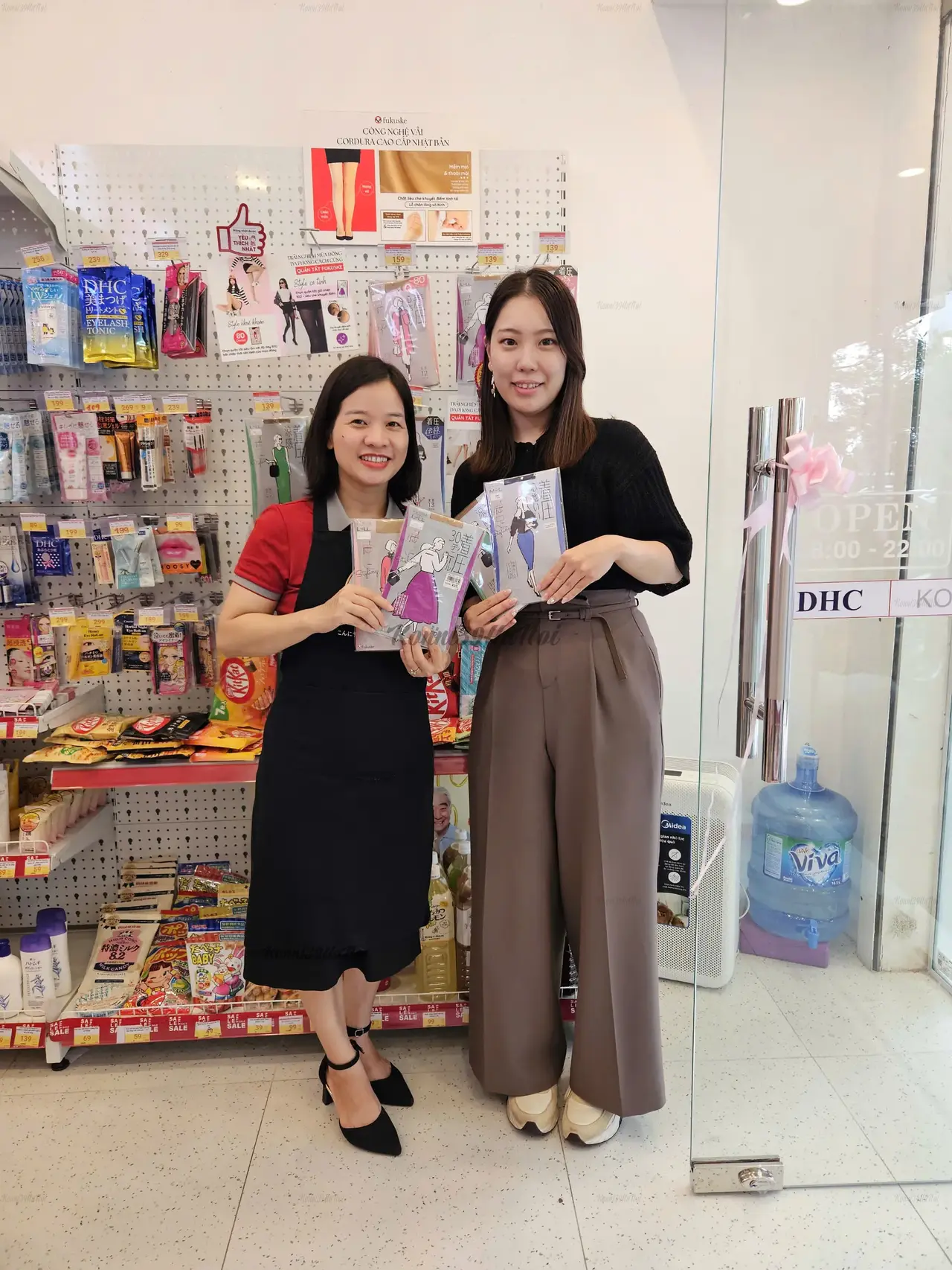 Mua hàng chính hãng với chính sách chăm sóc khách hàng nhiệt tình, tận tâm tại hệ thống Sakuko Store.