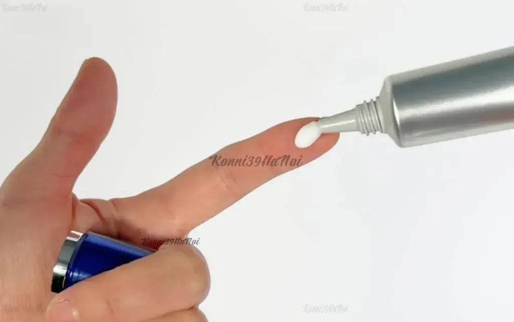 6_3e8bff0eb7a842fab8d3efd2e3603584_1024x1024 Sản phẩm Transino Melano Signal Essence có kết cấu dạng sữa mịn, thấm nhanh.