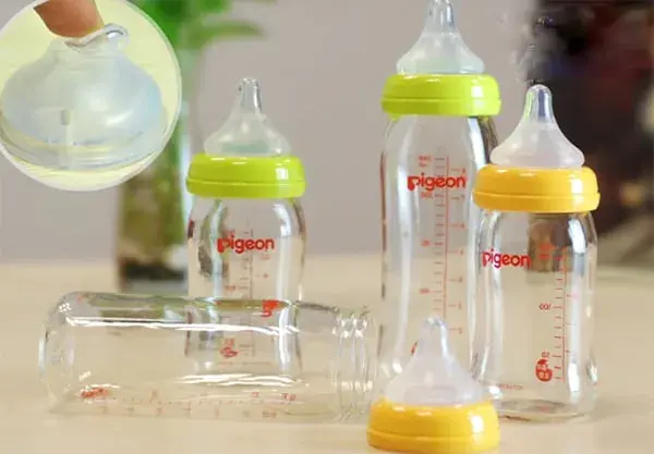 Bình sữa Pigeon nội địa Nhật được đánh giá tốt vì núm ti mềm như ti mẹ