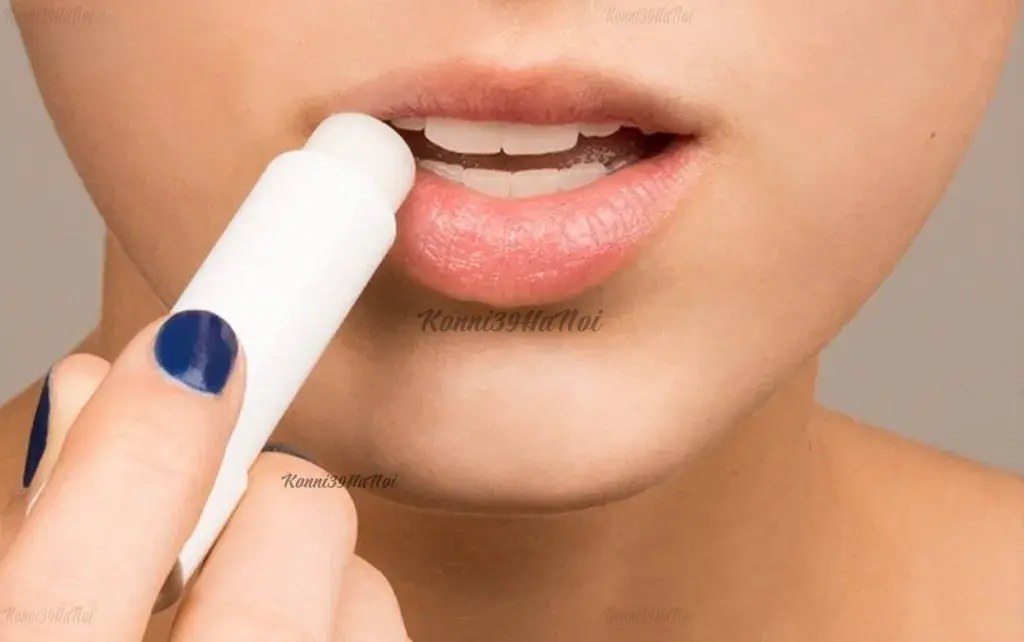 Son dưỡng có khả trị môi khô nứt nẻ chỉ trong 1 đêm nhanh và tiện lợi để bạn sử dụng mọi lúc mọi nơi.