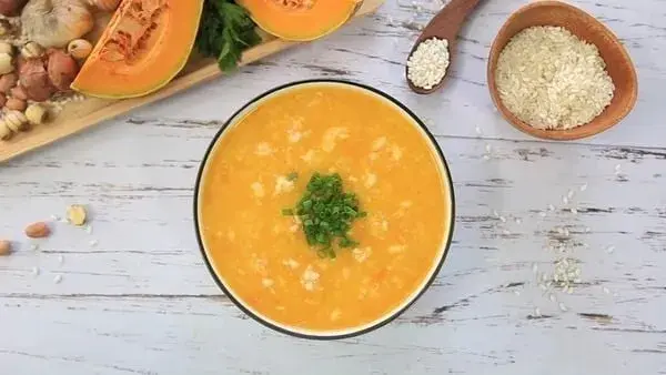 Bổ sung cho trẻ nhiều dưỡng chất thiết yếu với món cháo tôm bí đỏ