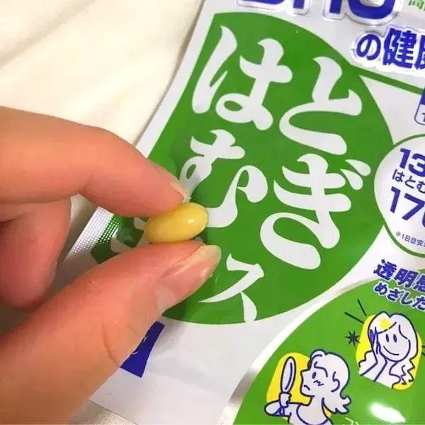 Uống viên trắng da DHC vào buổi tối trước khi đi ngủ