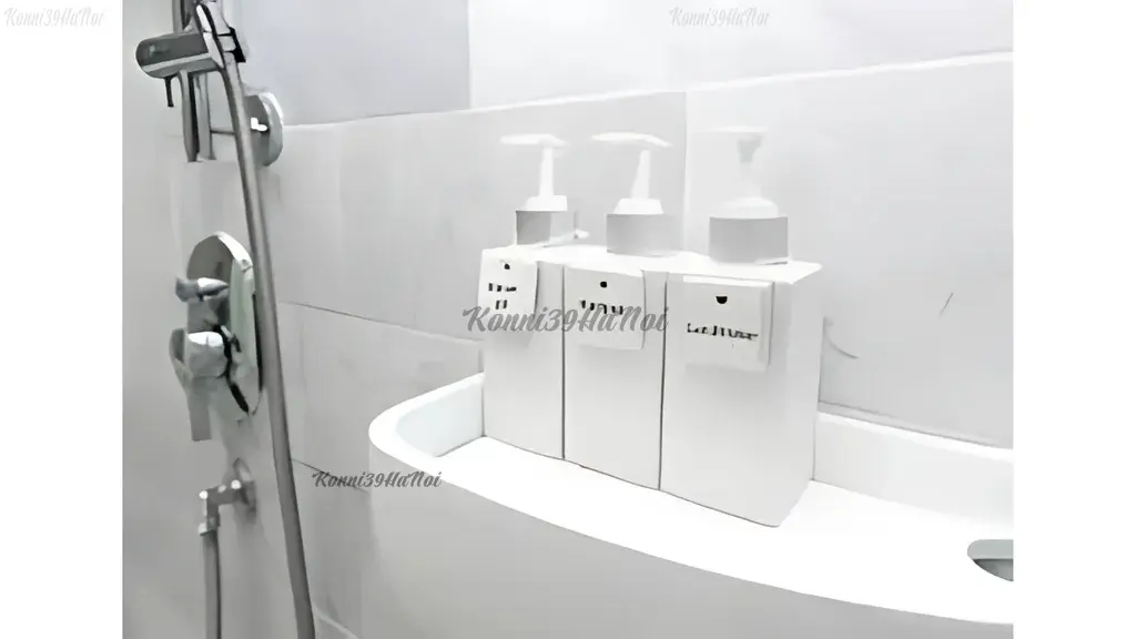 Dưới đáy chậu/ chai lọ