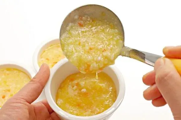 Mẹ lưu ý sử dụng nguyên liệu phù hợp khi nấu cháo ăn dặm cho bé