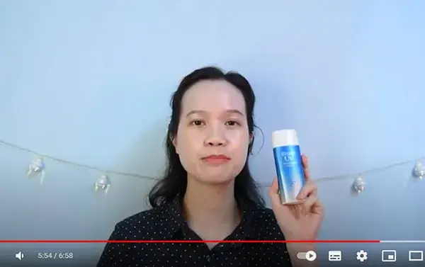 Biore UV Aqua Rich Watery Gel được cô nàng youtuber nhận xét là vừa chống nắng vừa giúp giữ được độ ẩm cần thiết Biore UV Aqua Rich Watery Gel