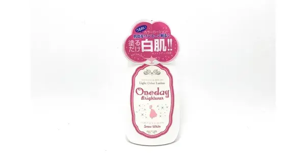 Lotion dưỡng thể trắng da One Day Brightener của Nhật có công nghệ “White Powder”, giúp da nâng tone tức thì, có thể dùng làm kem lót.