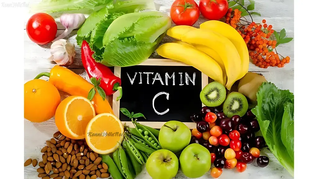 Vitamin C có nhiều trong trái cây có múi, quả mọng và rau củ