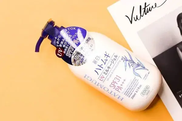 gji7mooviu Sữa dưỡng thể Hatomugi