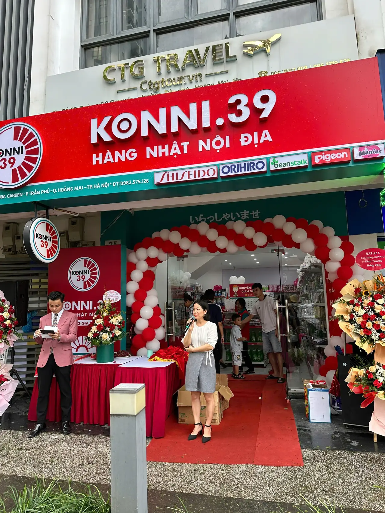 Không gian mua sắm hiện đại tại cửa hàng Sakuko Japanese Store đem đến sự hài lòng cho khách hàng Không gian mua sắm hiện đại tại cửa hàng Sakuko Japanese Store