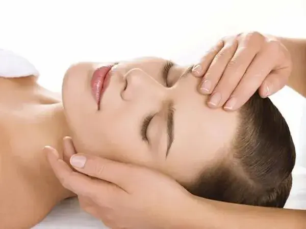 massage-da-mat-moi-ngay_6329fe0f6a1d4ce5ac0af828fd2ac323_grande Massage da mặt mỗi ngày