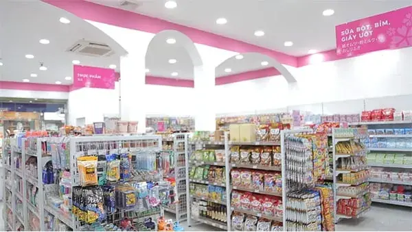 Không gian rộng rãi cho mẹ thoải mái mua sắm tại Sakuko. Cửa hàng Sakuko