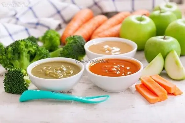 Thực đơn truyền thống cho bé ăn dặm 6 tháng gồm những món cháo, bột xay nhuyễn