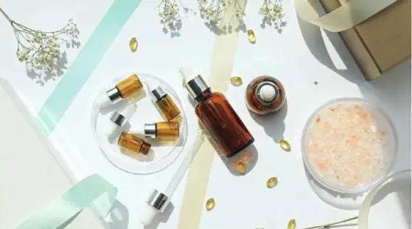 Niacinamide dễ dàng thẩm thấu vào da, xây dựng hàng rào lipid giữ ẩm da.