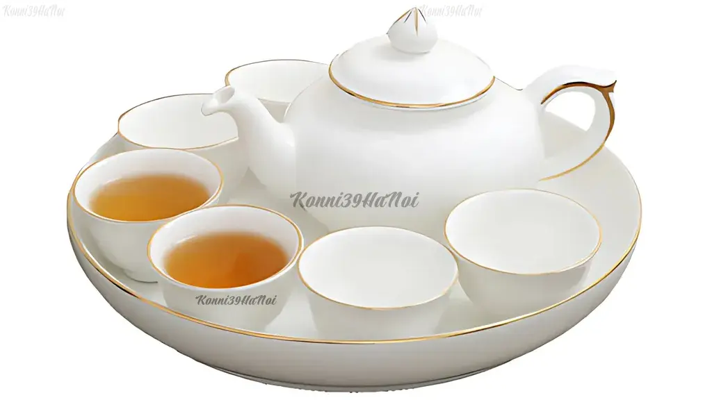 Ly trà gợi lên bầu không khí ấm áp, quây quần nơi mọi người cùng chia sẻ trò chuyện