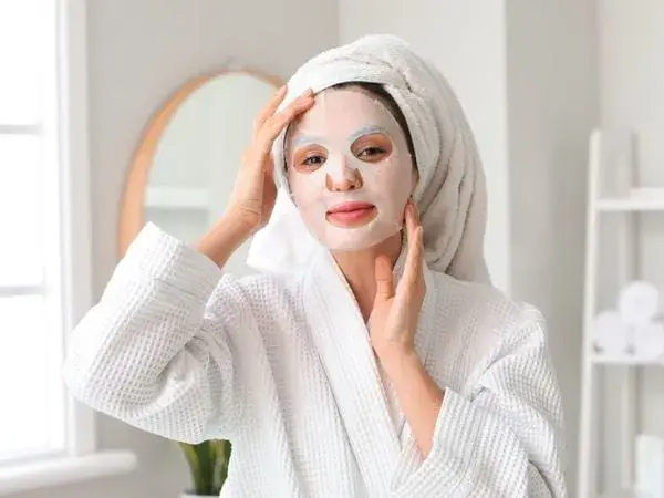 o-dung-huong-dan-cua-tung-loai-mat-na_8a5fd9bf960048a7be781691d1dc63e4_grande Tiến hành đắp mặt nạ lên da theo đúng hướng dẫn của từng loại mặt nạ