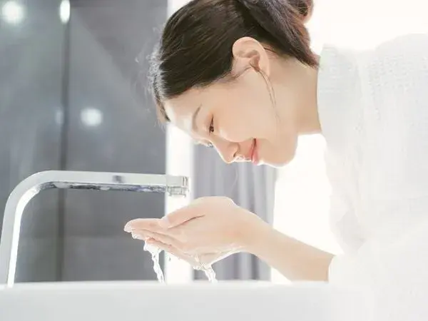 oc-khi-su-dung-bat-ky-loai-mat-na-nao_7faf8aa873ad444b8190a4c754bbfabe_grande Làm sạch da là bước quan trọng trước khi sử dụng bất kỳ loại mặt nạ nào