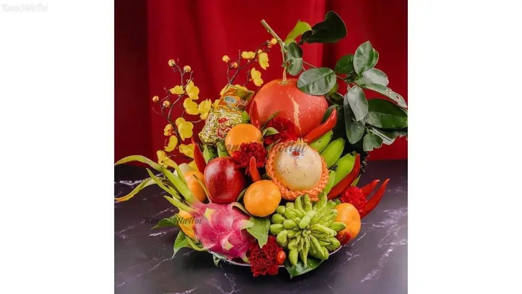 Hoa quả tươi giúp không khí Tết thêm ấm cúng, trang trọng