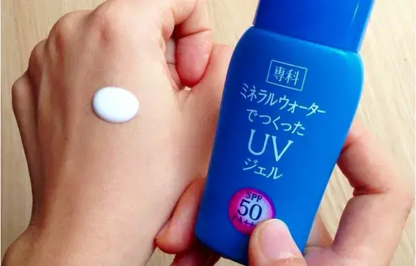 Bôi Gel chống nắng Shiseido Senka Mineral Water UV SPF50+/PA++++