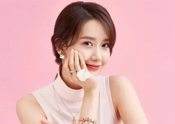 Kết hợp sử dụng nước hoa hồng và kem dưỡng 2 lần/ngày để chăm sóc da tốt hơn Da đẹp nhờ dùng nước hoa hồng và kem dưỡng