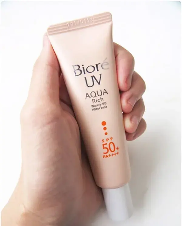 Biore UV Aqua Rich Bb Essence nhận được nhiều đánh giá tích cực