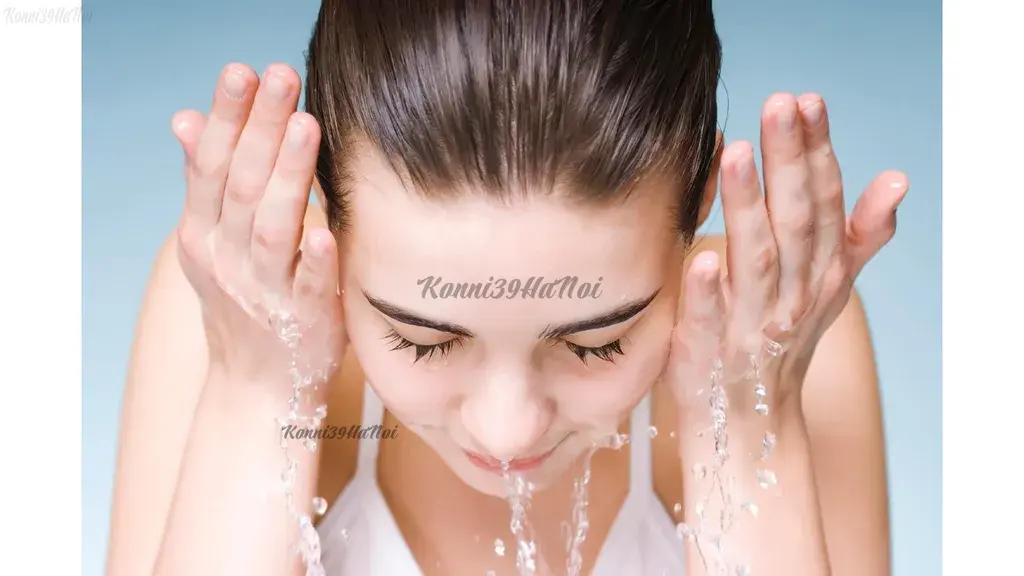 rửa mặt trước khi bôi serum