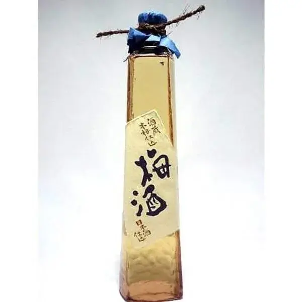 Rượu mơ Shimayaki có màu vàng