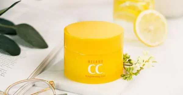 dưỡng chứa 2 loại dưỡng chất Vitamin C và Vitamin E