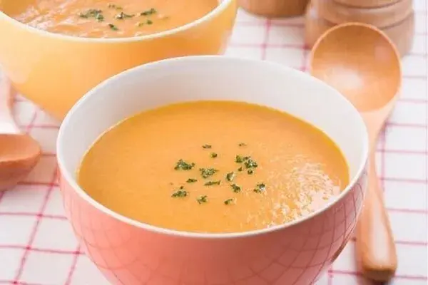 Bột ăn dặm với cà rốt giúp bé phát triển thị lực và củng cố hệ miễn dịch