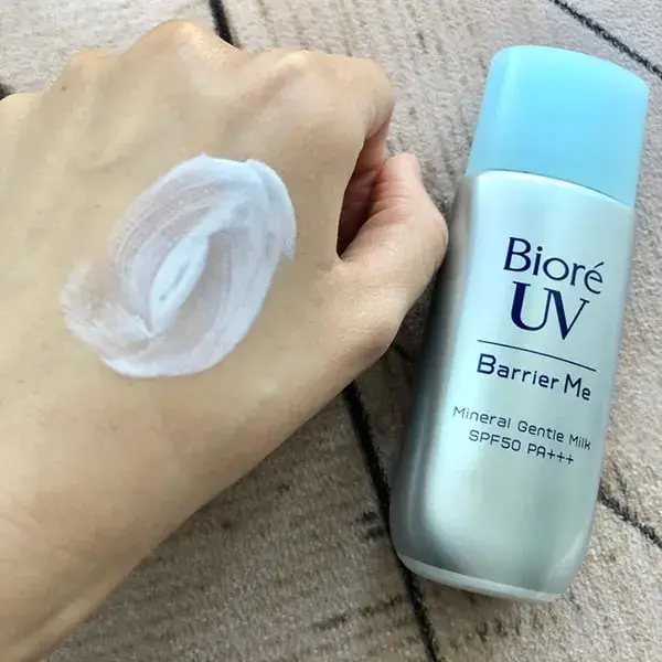 Kem chống nắng Biore Violet UV Barrier me cushion gentle Milk
