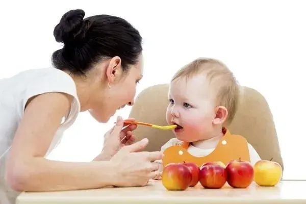 Bé trên 5 tháng có thể bắt đầu ăn dặm kiểu Nhật