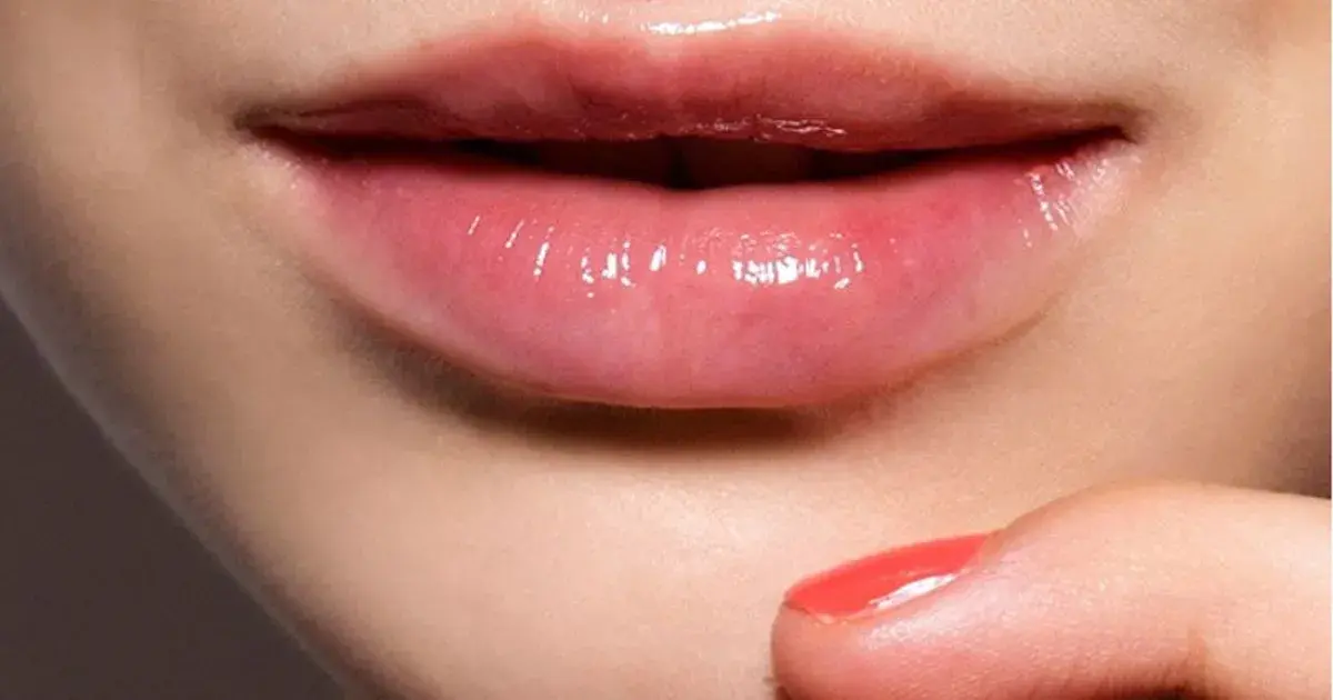 Son dưỡng có màu có làm thâm môi không? 5 lưu ý lựa chọn an toàn