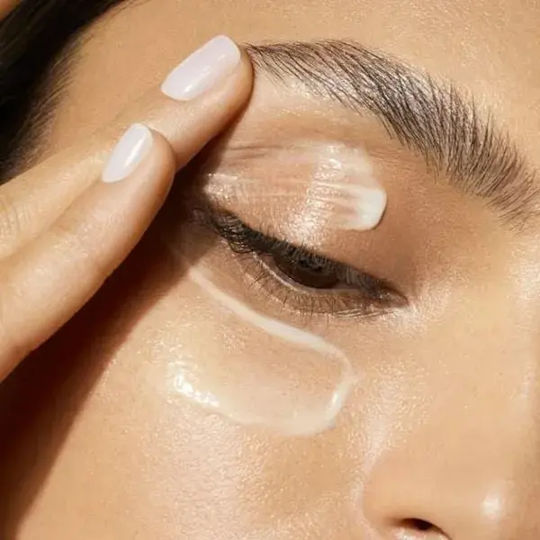 tinol-sau-bao-lau-thi-boi-kem-duong-2_391a1c83b1024a1da22ea1e479a8cae5_grande Công dụng của Retinol và kem dưỡng