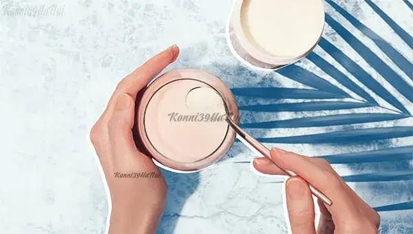 Collagen Nhật dạng gói dễ dàng hòa tan với nước để sử dụng.