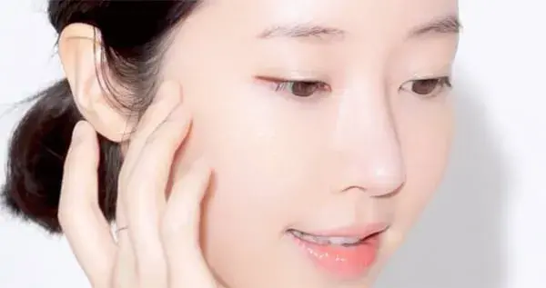 bôi kem dưỡng sau khi vệ sinh da sạch