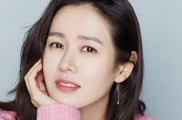 zrllhg3g4q đôi mắt trẻ đẹp nhờ dùng kem dưỡng da đúng cách