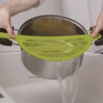Dụng cụ chắt, gạn nước hình bán nguyệt Kokubo (màu xanh) - Ảnh 2